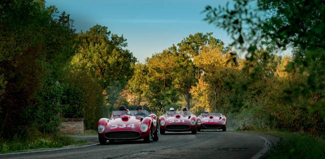 Icônica corrida Mille Miglia: aposta da Ferrari na vida real