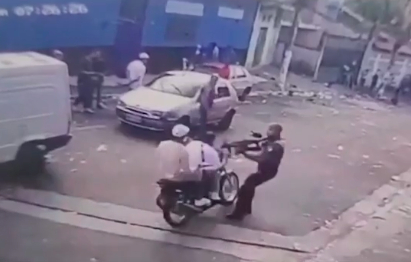 Homem morre após colidir com ponta de fuzil de policial militar