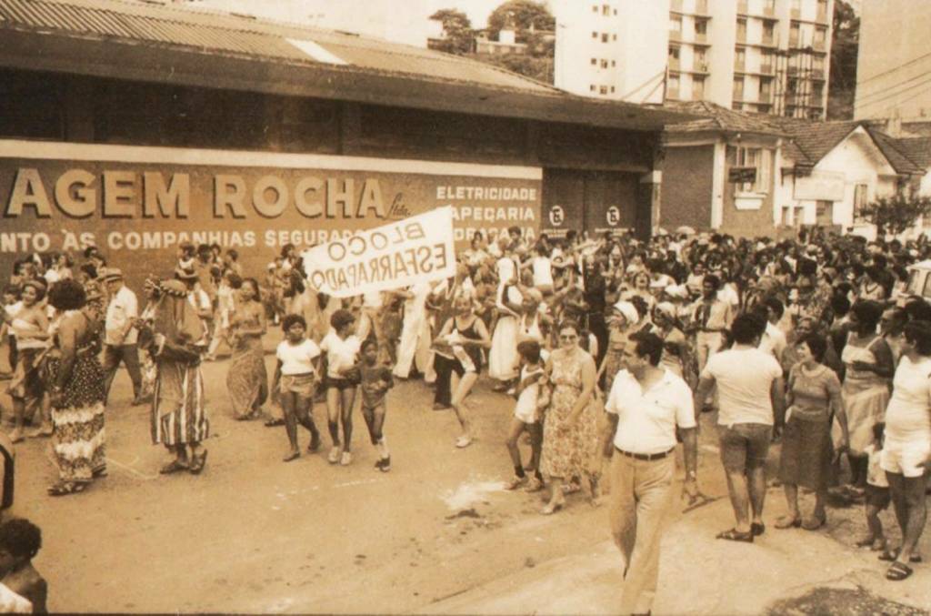 Bloco de rua mais antigo de SP mantém tradição carnavalesca no Bixiga