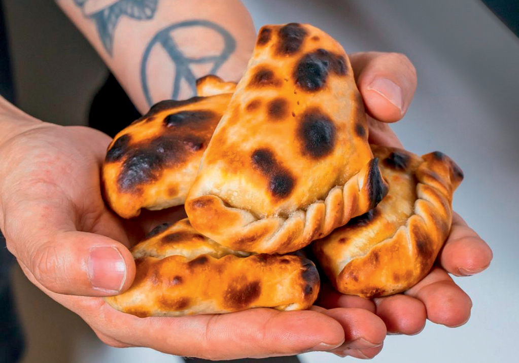 La Guapa, de Paola Carosella, lança categoria especial de empanadas