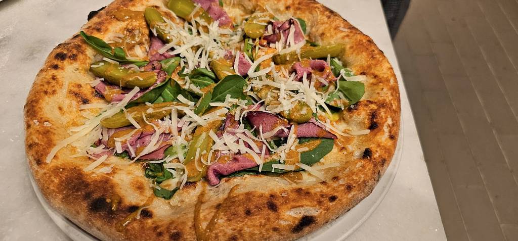 Speranza serve três pizzas especiais até abril