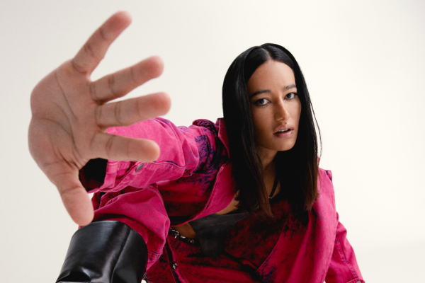 Jaloo estreia em São Paulo novo show que passeia por sua discografia