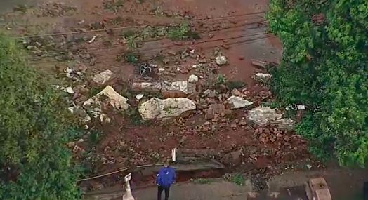 Chuva causa alagamentos e parte do muro do Cemitério da Consolação desaba
