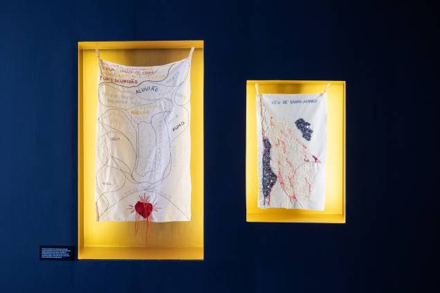 Bordados feitos à mão por Bethânia durante a pandemia: destaques da exposição, podem ser vistos no 1º piso Bordados feitos à mão por Bethânia durante a pandemia: destaques da exposição, podem ser vistos no 1º piso