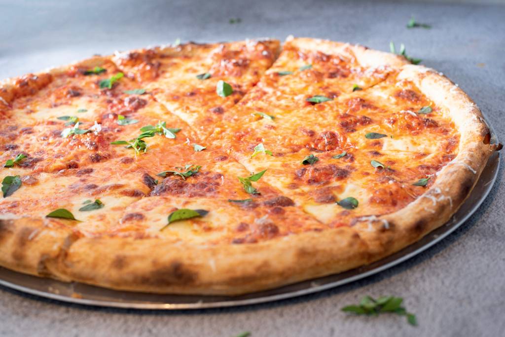 Conheça lugares para comer pizza sem frescura