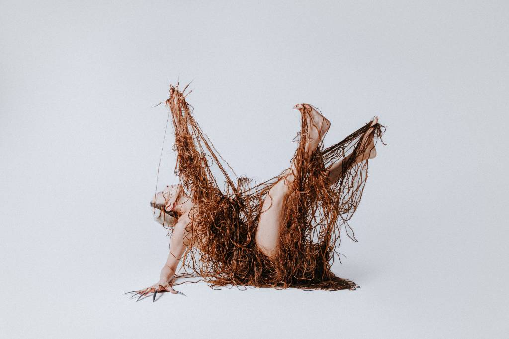 ‘Coisas que Perdemos no Fogo’ usa realismo fantástico para discutir feminismo