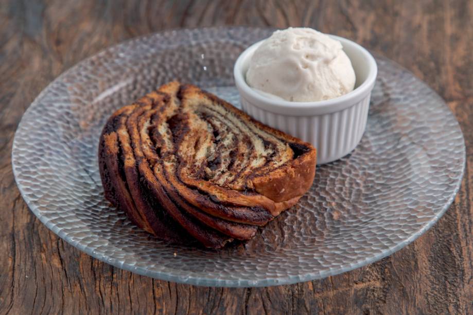 Babka com sorvete de baunilha: opção do Shakshuka Babka com sorvete de baunilha: opção do Shakshuka