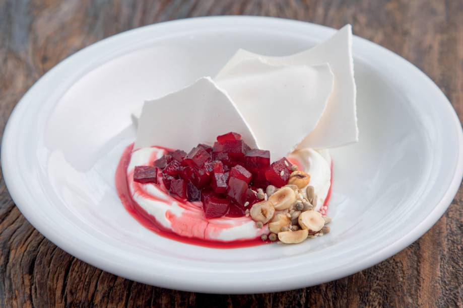 Selek do Shakshuka: coalhada com compotas de maçã e beterraba Selek do Shakshuka: coalhada com compotas de maçã e beterraba