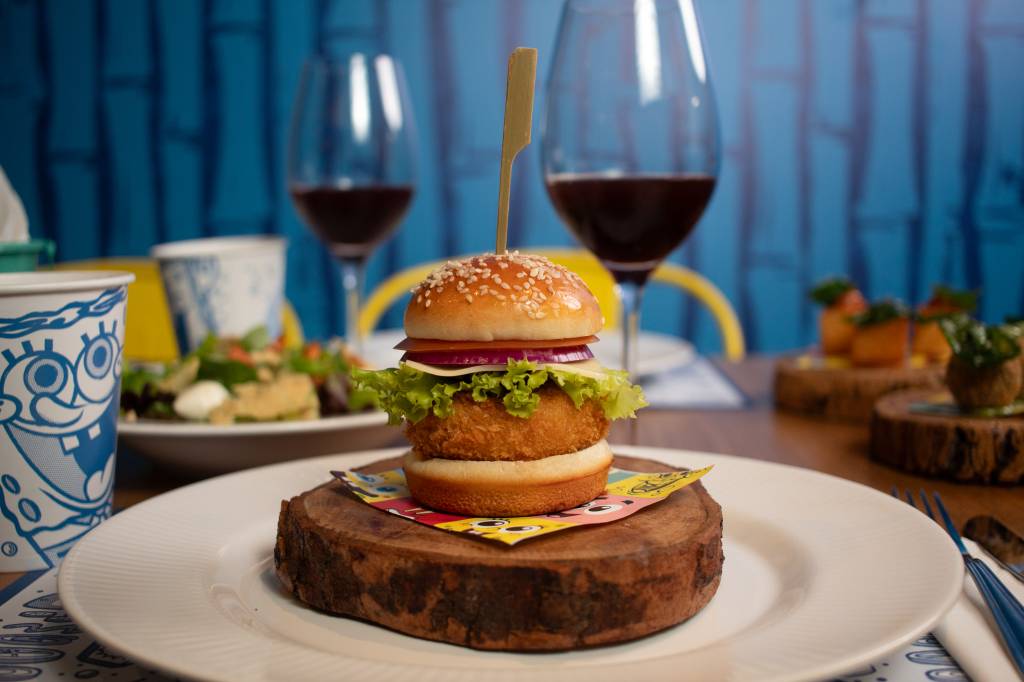 Restaurante oficial do Bob Esponja tem jantares temáticos e loja exclusiva