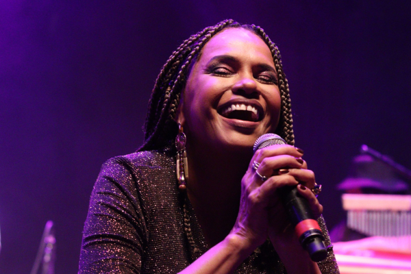 “O samba nasceu das mãos de uma mulher”, diz Teresa Cristina