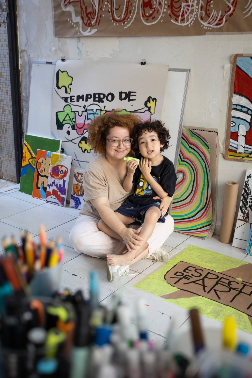 Conheça a história de Luciana Campos e Rio Sora, mãe e filho que compartilham amor pela arte