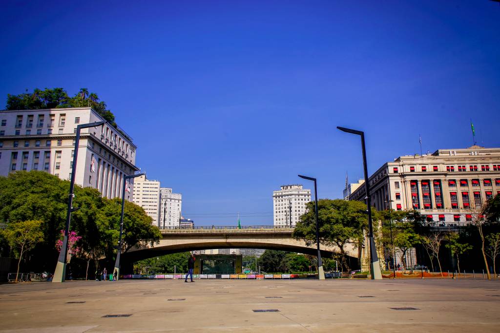 Acadêmicos do Baixo Augusta leva roda de samba ao Anhangabaú