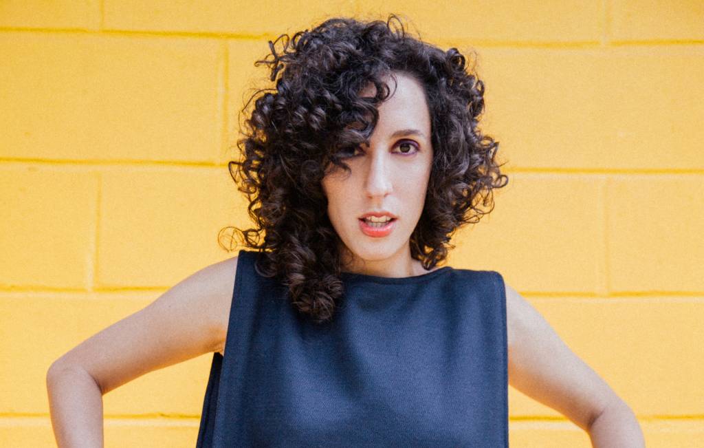 Marina Melo apresenta show interativo no Centro de São Paulo