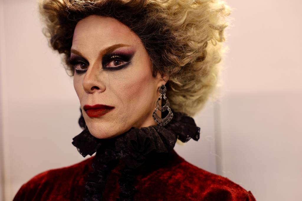 Alexia Twister estrela versão drag queen de Shakespeare