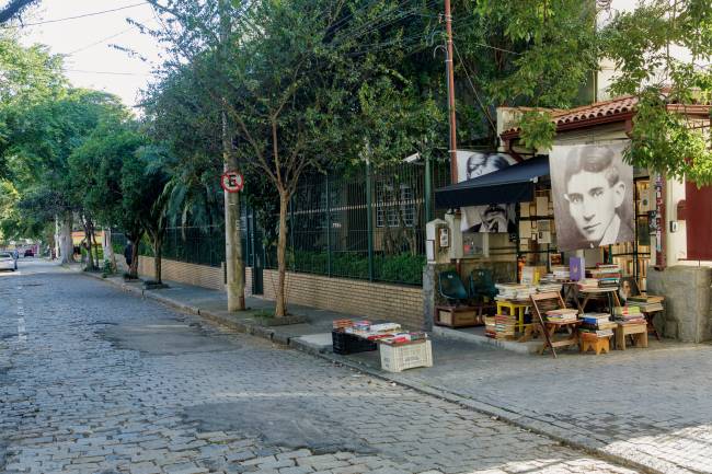 sebo-desculpe-a-poeira-10-anos