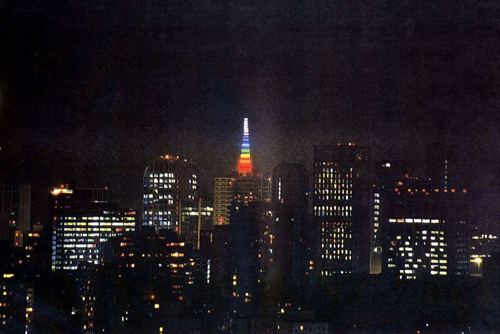 A história por trás da torre de neon da Avenida Paulista