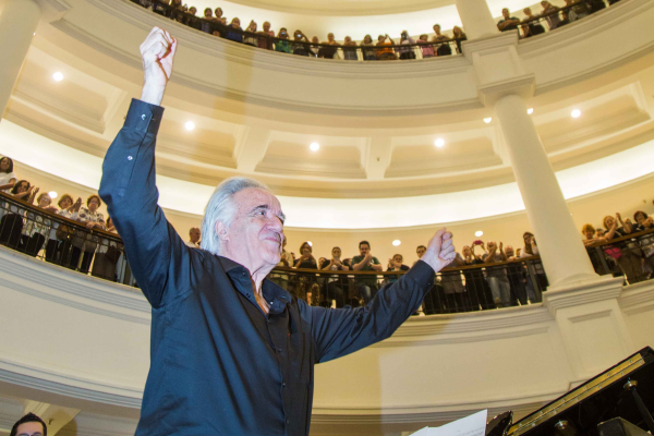 João Carlos Martins faz concerto gratuito no Shopping Pátio Higienópolis