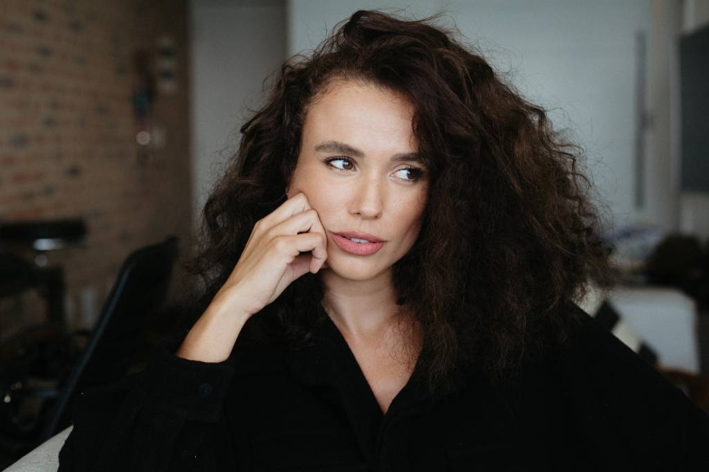 ‘Justiceira’ em Renascer, Juliane Araújo estrela duas séries novas