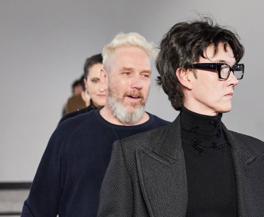 Com coleção luxuosa, Herchcovitch abre a Casa de Criadores