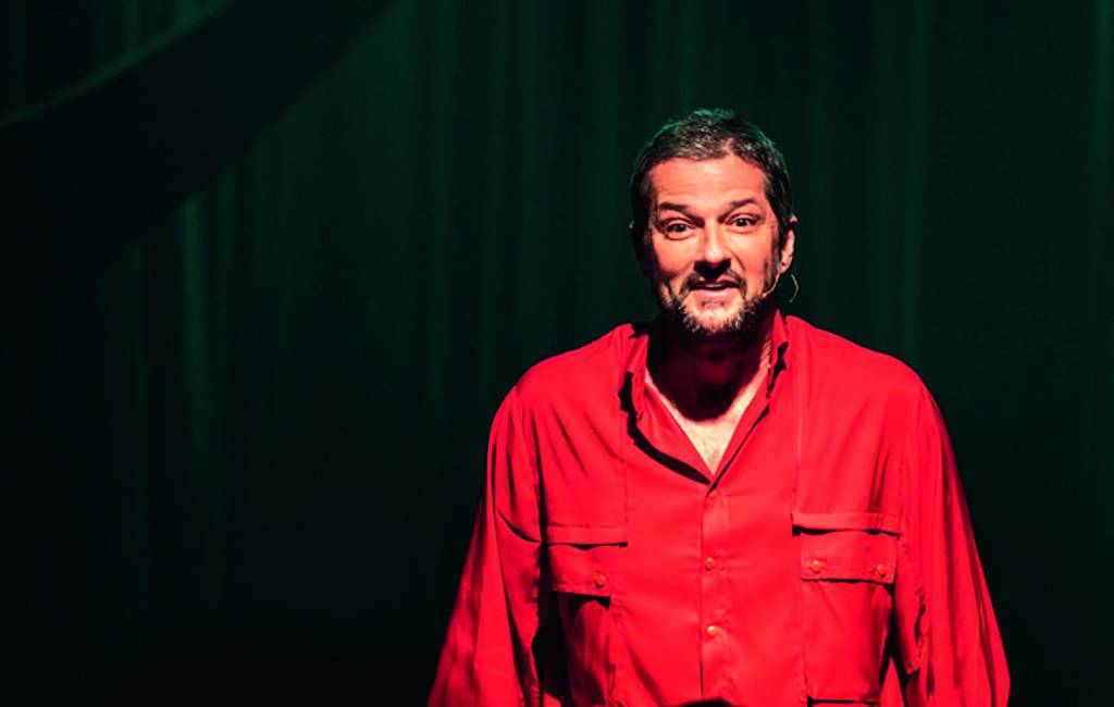 Marcelo Serrado estreia monólogo sobre paternidade