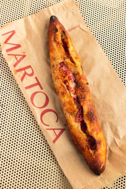 Martoca— Padaria Artesanal: baguetinha com linguiça