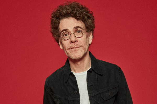 Nando Reis volta a São Paulo com o seu show de sucessos