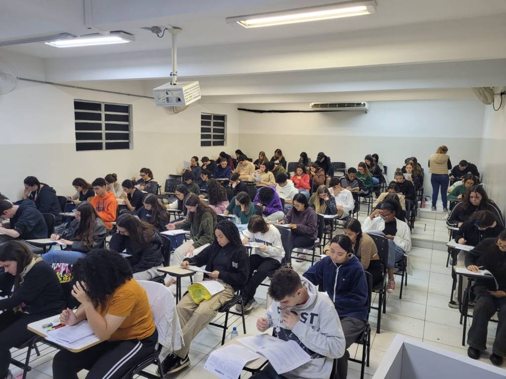 Curso Objetivo realiza simulado presencial e gratuito para a Fuvest