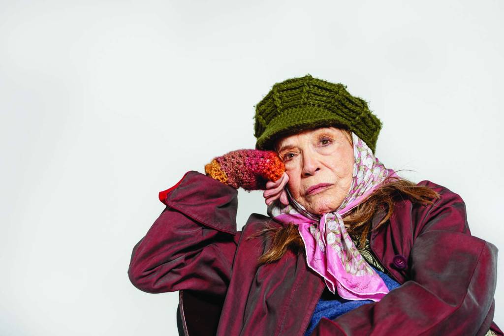 Nathalia Timberg cancela sessão de peça após diagnóstico de Covid-19