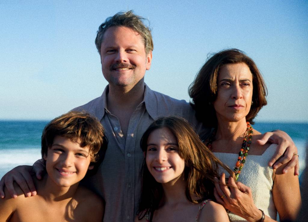 Selton Mello compartilha imagem inédita dos bastidores de ‘Ainda Estou Aqui’