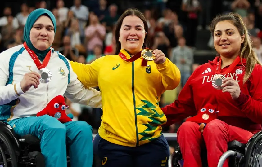 Mariana D’Andrea bate recorde e fica com ouro no halterofilismo