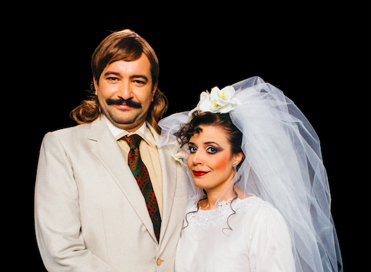 Espetáculo propõe uma visão cômica do amor e do casamento