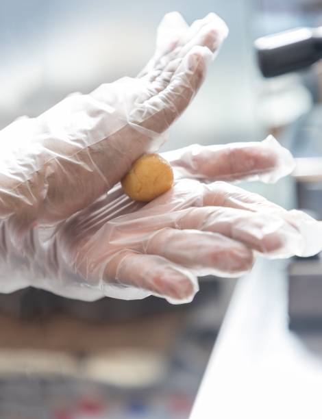 Brigadeiro do Zé: atendentes enrolam brigadeiro na hora Brigadeiro do Zé: atendentes enrolam brigadeiro na hora