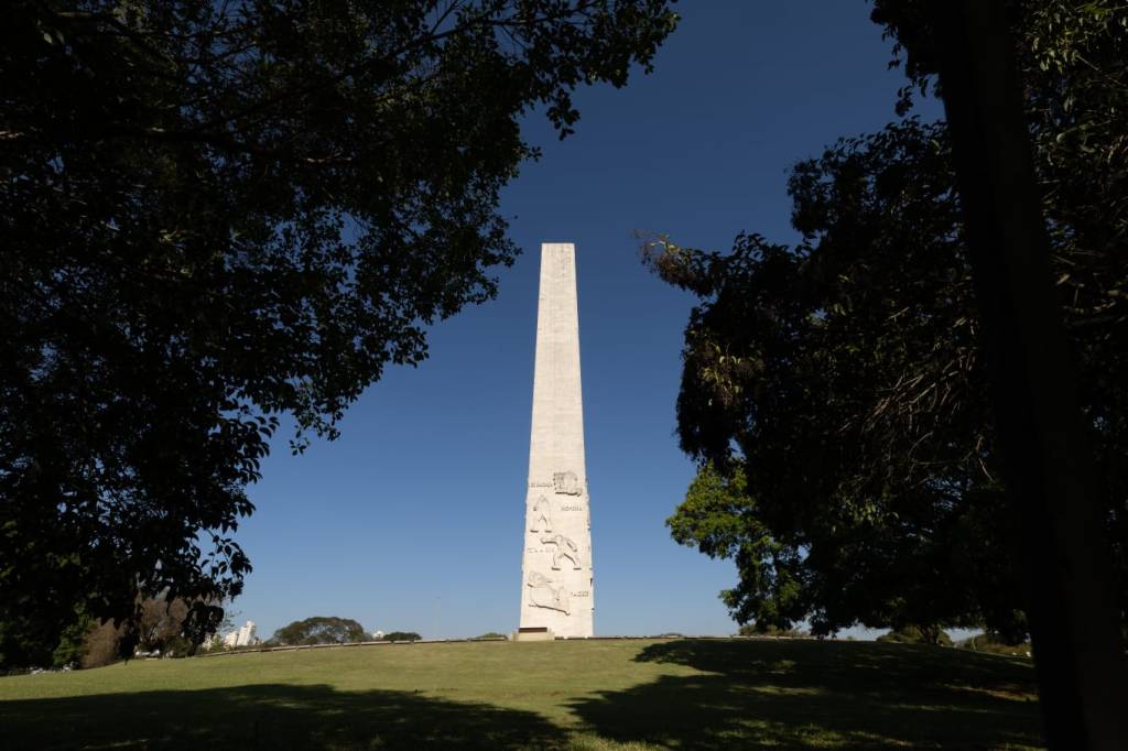 Obelisco do Ibirapuera ganha iluminação verde contra devastação do Cerrado