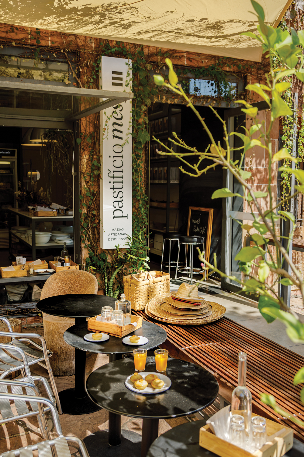 Mesa III Pasta-Café é reaberto no Sumaré