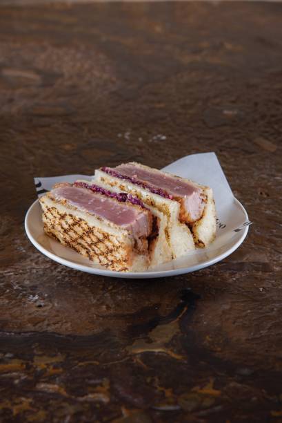 Atlântico 212: sanduíche de atum empanado e frito Atlântico 212: sanduíche de atum empanado e frito