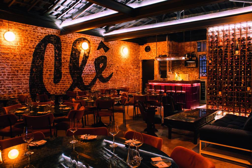 Clementina, bar de vinhos, expande salão para o piso superior