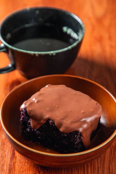 Ronin Café: bolo black com café coado do dia Ronin Café: bolo black com café coado do dia