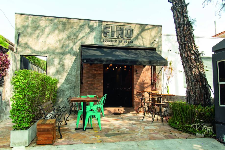 Fino Burger na Brasa: a fachada da loja na Vila Hamburguesa Fino Burger na Brasa: a fachada da loja na Vila Hamburguesa