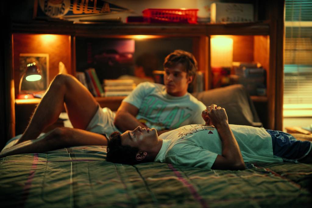 ‘Monstros: Irmãos Menendez’ tem boas atuações e emaranhado de ideias