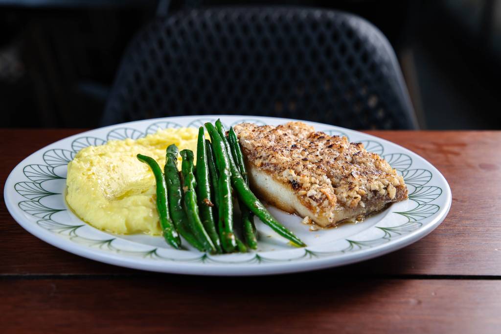 Riviera Bar estreia novo almoço executivo por R$ 55,00