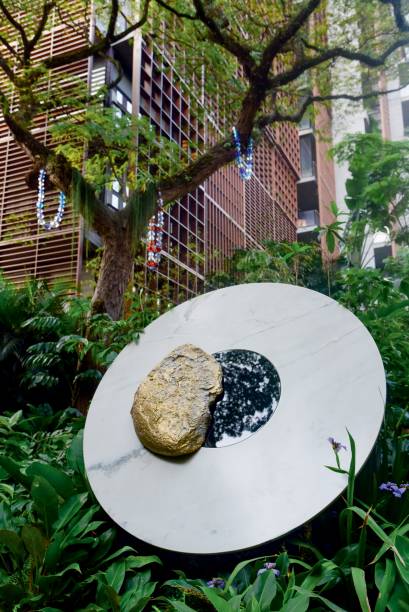 Olho Mater, obra de Denise Milan, na varanda do Le Jardin Olho Mater, obra de Denise Milan, na varanda do Le Jardin