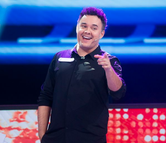 Humorista ridiculariza trabalhos escolares e gera revolta em pais de alunos em SP