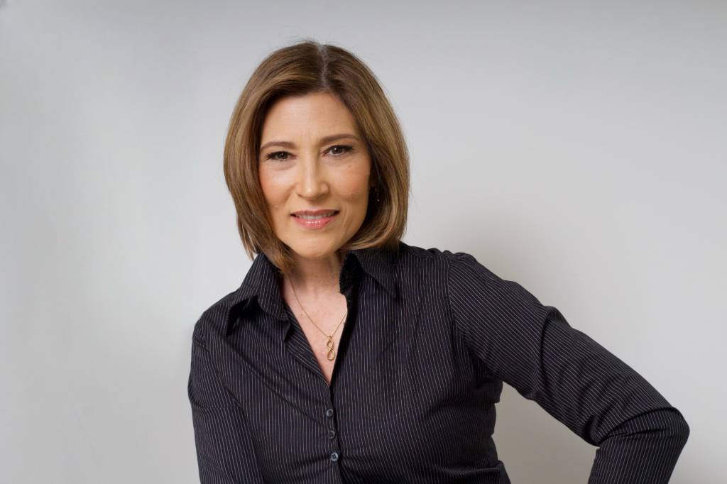 Beth Goulart relata as lições de seus pais em novo livro