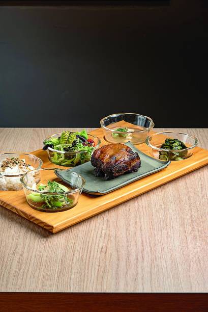 Casa Hario: teishoku com costela de porco com missô Casa Hario: teishoku com costela de porco com missô