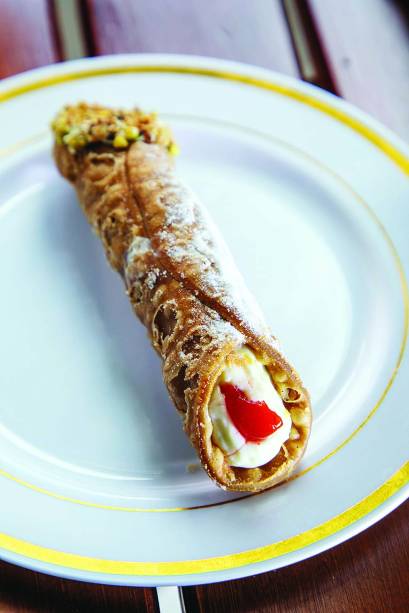 Cannoleria do Bixiga: cannolo tradicional recheado com ricota