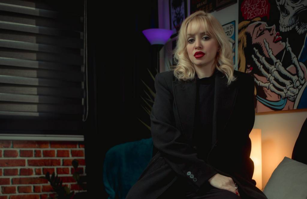 Paula Febbe lança livro inspirado na comunidade BDSM de São Paulo