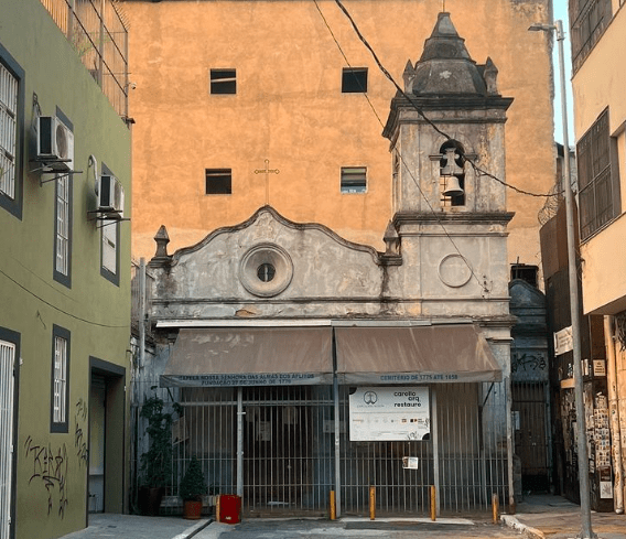 Capela na rua dos Aflitos, onde havia um cemitério de indígenas e escravizados