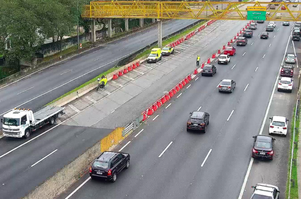 Criminosos usam bombas em assalto a praça de pedágio em SP