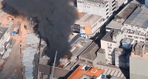 Incêndio atinge prédio comercial no Bom Retiro, em SP