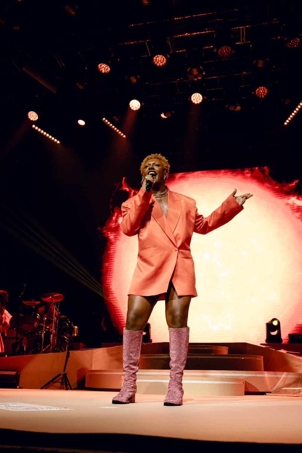 Liniker anuncia turnê de “Caju” pela Europa em 2025